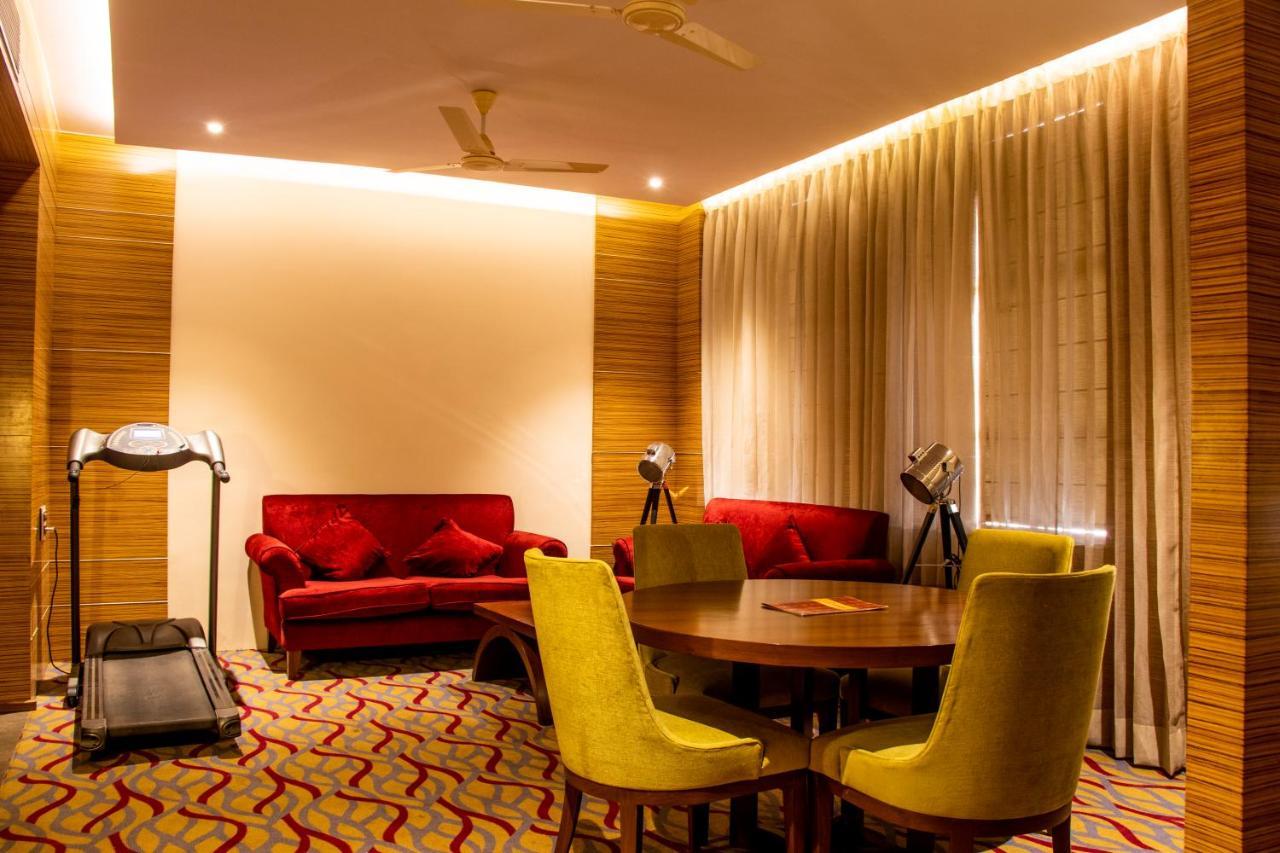 Hotel Landmark Rewa Bagian luar foto