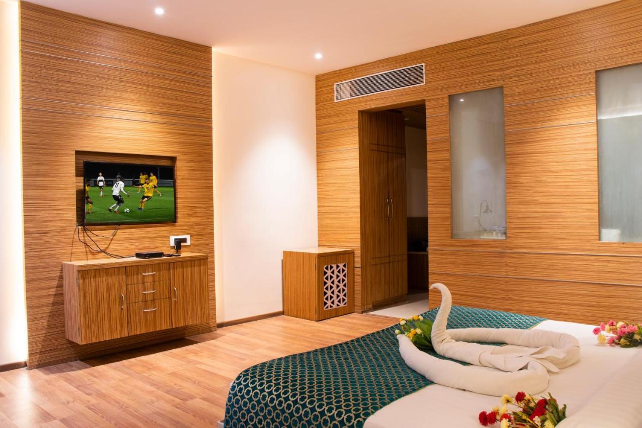 Hotel Landmark Rewa Bagian luar foto