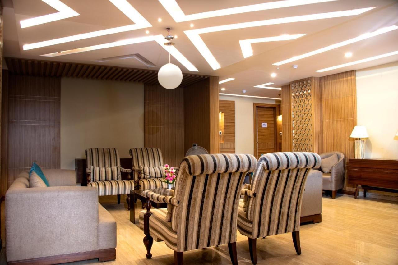 Hotel Landmark Rewa Bagian luar foto