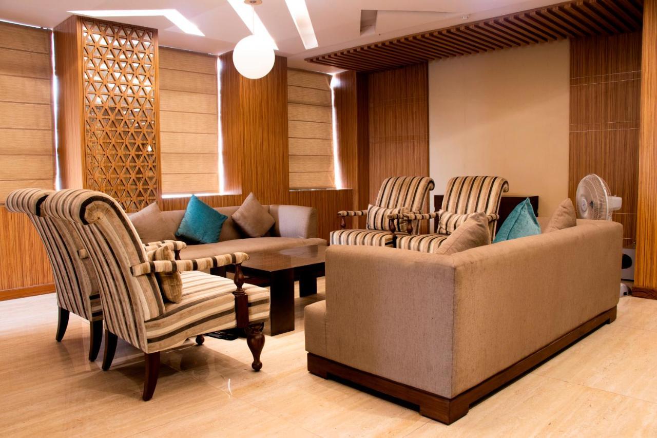 Hotel Landmark Rewa Bagian luar foto